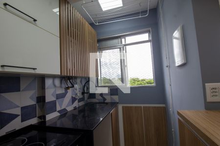 Cozinha e Área de Serviço de apartamento para alugar com 2 quartos, 58m² em Barra da Tijuca, Rio de Janeiro