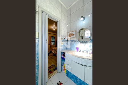 Casa à venda com 240m², 3 quartos e 3 vagasBanheiro da Suíte