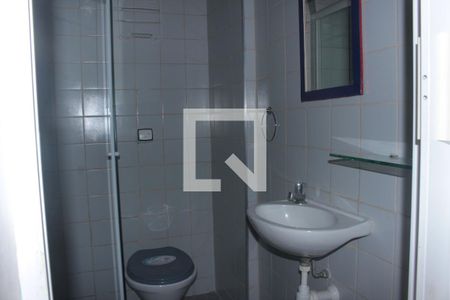 banheiro de kitnet/studio para alugar com 1 quarto, 26m² em República, São Paulo