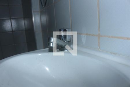 banheiro de kitnet/studio para alugar com 1 quarto, 26m² em República, São Paulo