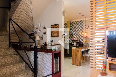 SALA de casa de condomínio à venda com 2 quartos, 110m² em Parque São Quirino, Campinas