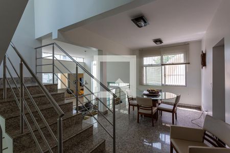 Sala de casa à venda com 5 quartos, 400m² em Santa Tereza, Belo Horizonte