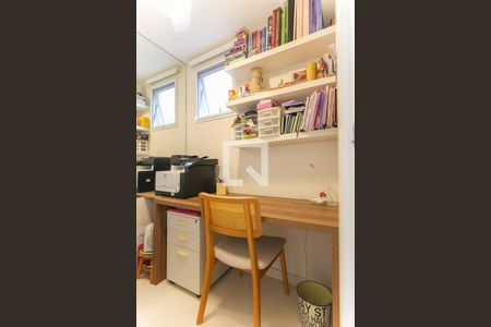 Apartamento à venda com 195m², 3 quartos e 3 vagasEscritório