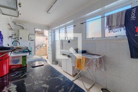 Casa à venda com 350m², 3 quartos e 2 vagas Casa à venda com 350m², 3 quartos e 2 vagasÁrea de serviço