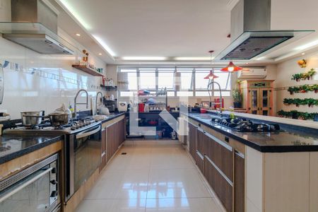Casa à venda com 350m², 3 quartos e 2 vagas Casa à venda com 350m², 3 quartos e 2 vagasCozinha