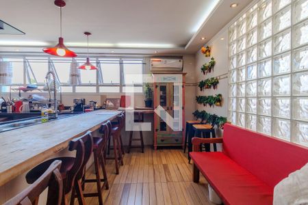 Casa à venda com 350m², 3 quartos e 2 vagas Casa à venda com 350m², 3 quartos e 2 vagasCozinha