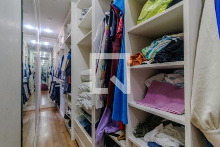 Casa à venda com 350m², 3 quartos e 2 vagas Casa à venda com 350m², 3 quartos e 2 vagasCloset da Suíte