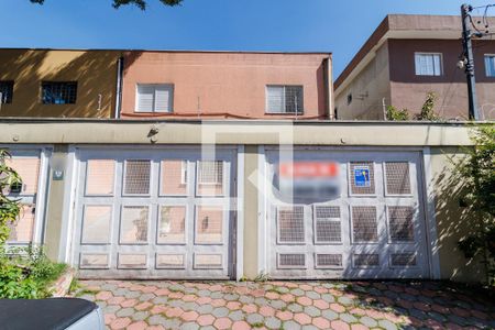 Casa à venda com 350m², 3 quartos e 2 vagas Casa à venda com 350m², 3 quartos e 2 vagasFachada