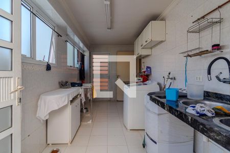 Casa à venda com 350m², 3 quartos e 2 vagas Casa à venda com 350m², 3 quartos e 2 vagasÁrea de serviço