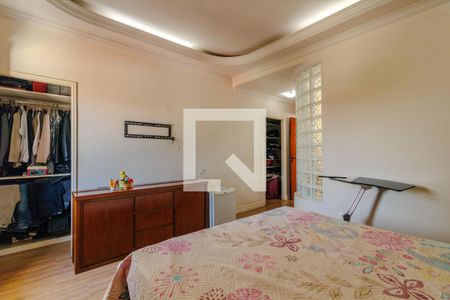 Casa à venda com 350m², 3 quartos e 2 vagas Casa à venda com 350m², 3 quartos e 2 vagasSuíte