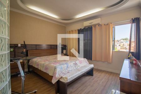 Suíte de casa à venda com 3 quartos, 350m² em Jardim Piracuama, São Paulo