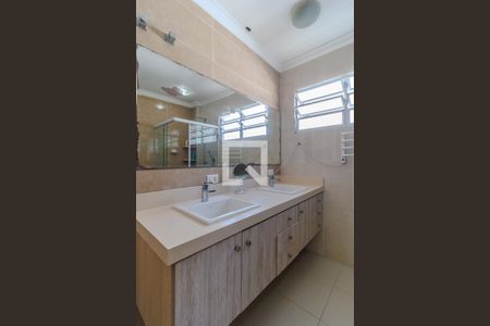 Casa à venda com 350m², 3 quartos e 2 vagas Casa à venda com 350m², 3 quartos e 2 vagasBanheiro da Suíte