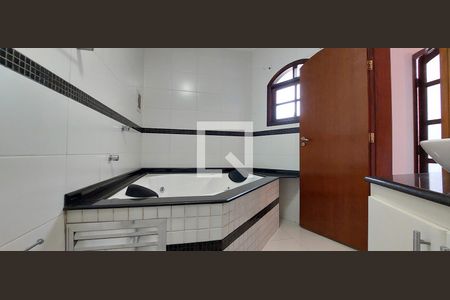 Casa à venda com 292m², 3 quartos e 5 vagasBanheiro Quarto 1 suíte
