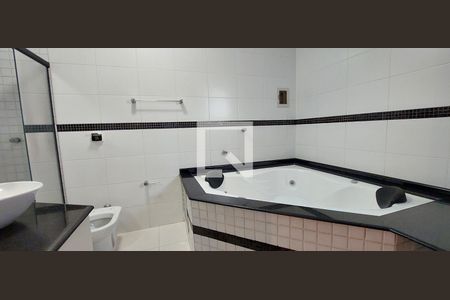 Casa à venda com 292m², 3 quartos e 5 vagasBanheiro Quarto 1 suíte