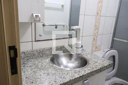 Banheiro de apartamento para alugar com 2 quartos, 55m² em Vicentina, São Leopoldo