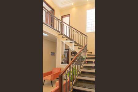 Escada de casa de condomínio para alugar com 4 quartos, 368m² em Mirante de Jundiaí, Jundiaí