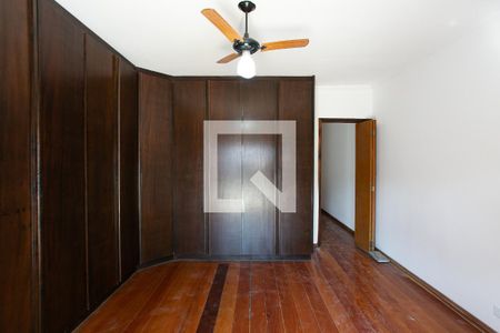 Casa à venda com 270m², 3 quartos e 2 vagasSuíte