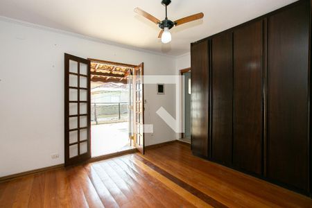 Casa à venda com 270m², 3 quartos e 2 vagasSuíte