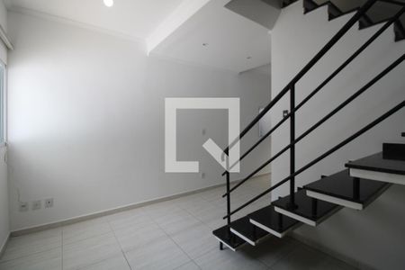 Sala de casa de condomínio para alugar com 2 quartos, 70m² em Parque Rural Fazenda Santa Cândida, Campinas