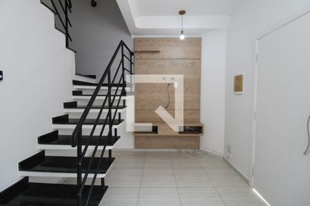 Sala de casa de condomínio para alugar com 2 quartos, 70m² em Parque Rural Fazenda Santa Cândida, Campinas