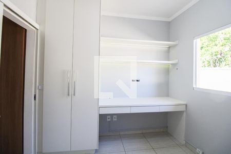 Quarto 1 de casa de condomínio à venda com 2 quartos, 70m² em Parque Rural Fazenda Santa Cândida, Campinas