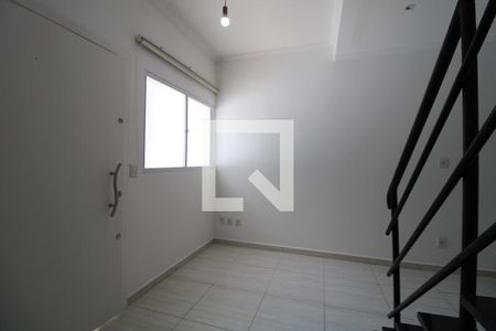 Sala de casa de condomínio à venda com 2 quartos, 70m² em Parque Rural Fazenda Santa Cândida, Campinas