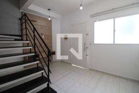 Sala de casa de condomínio para alugar com 2 quartos, 70m² em Parque Rural Fazenda Santa Cândida, Campinas