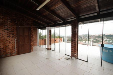 Varanda de casa à venda com 5 quartos, 400m² em Nonoai, Porto Alegre