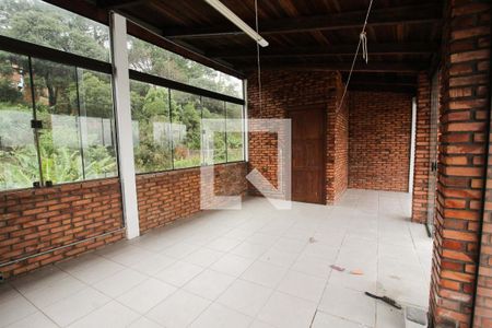 Varanda de casa à venda com 5 quartos, 400m² em Nonoai, Porto Alegre