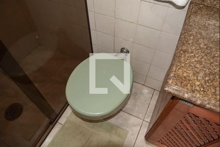 Casa à venda com 225m², 3 quartos e 2 vagas Casa à venda com 225m², 3 quartos e 2 vagasBanheiro de Serviço