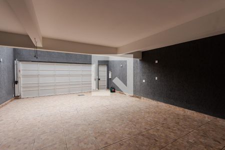 Casa à venda com 196m², 2 quartos e 6 vagas Casa à venda com 196m², 2 quartos e 6 vagasGaragem