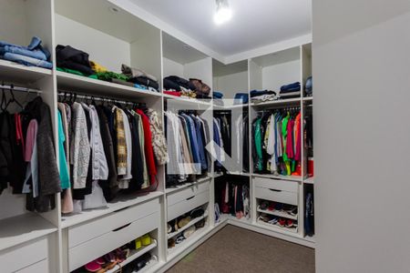 Casa à venda com 196m², 2 quartos e 6 vagas Casa à venda com 196m², 2 quartos e 6 vagasCloset