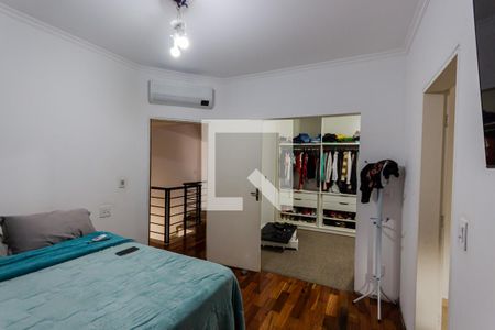 Casa à venda com 196m², 2 quartos e 6 vagas Casa à venda com 196m², 2 quartos e 6 vagasSuíte