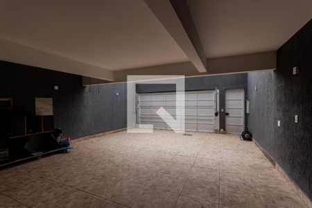 Casa à venda com 196m², 2 quartos e 6 vagas Casa à venda com 196m², 2 quartos e 6 vagasGaragem