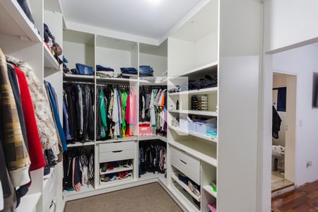 Casa à venda com 196m², 2 quartos e 6 vagas Casa à venda com 196m², 2 quartos e 6 vagasCloset