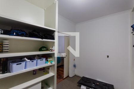 Casa à venda com 196m², 2 quartos e 6 vagas Casa à venda com 196m², 2 quartos e 6 vagasCloset