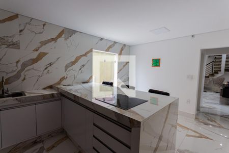 Casa à venda com 196m², 2 quartos e 6 vagas Casa à venda com 196m², 2 quartos e 6 vagasCozinha