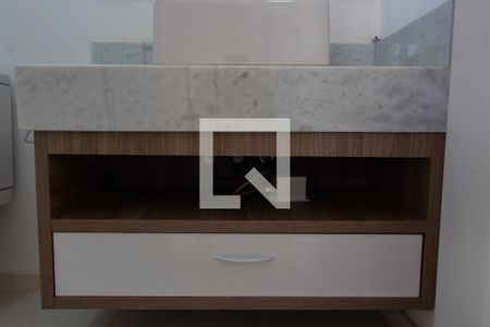 Casa de condomínio à venda com 138m², 3 quartos e 1 vaga Casa de condomínio à venda com 138m², 3 quartos e 1 vagaBANHEIRO SOCIAL PISO INFERIOR