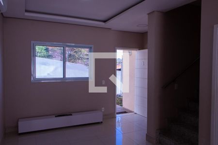 SALA de casa de condomínio para alugar com 2 quartos, 138m² em Parque São Quirino, Campinas