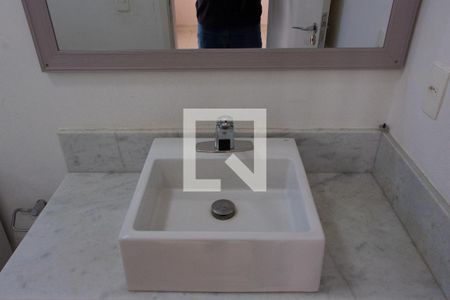 Casa de condomínio à venda com 138m², 3 quartos e 1 vaga Casa de condomínio à venda com 138m², 3 quartos e 1 vagaBANHEIRO SOCIAL PISO INFERIOR