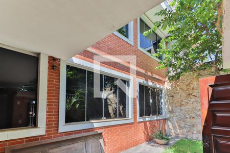 Casa à venda com 261m², 5 quartos e 5 vagas Casa à venda com 261m², 5 quartos e 5 vagasFachada Casa