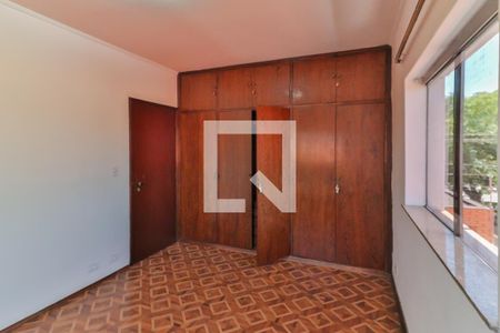 Casa à venda com 261m², 5 quartos e 5 vagas Casa à venda com 261m², 5 quartos e 5 vagasQuarto 05