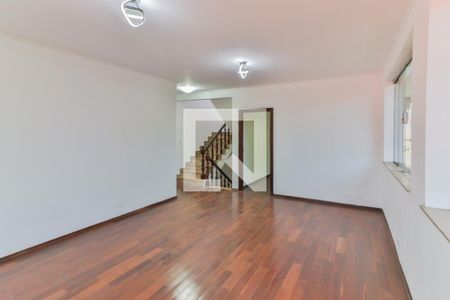 Casa à venda com 261m², 5 quartos e 5 vagas Casa à venda com 261m², 5 quartos e 5 vagasSala TV / Quartos