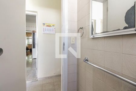 Casa à venda com 200m², 4 quartos e 2 vagasÁrea de Serviço - Banheiro de Serviço 