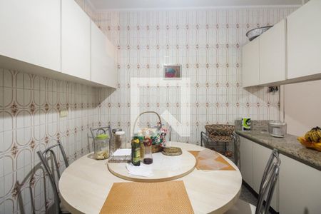 Casa à venda com 200m², 4 quartos e 2 vagasCozinha 