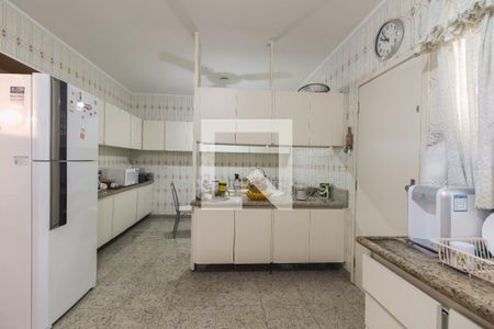 Casa à venda com 200m², 4 quartos e 2 vagasCozinha 