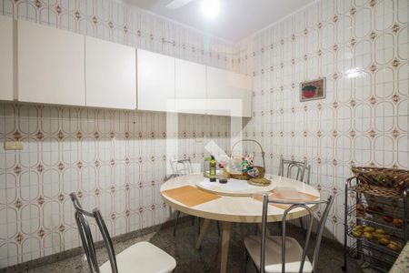 Casa à venda com 200m², 4 quartos e 2 vagasCozinha 