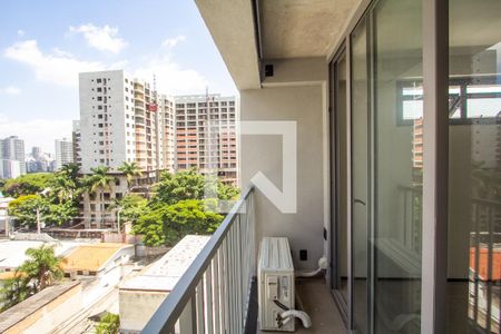 Studio para alugar com 29m², 1 quarto e sem vaga Studio para alugar com 29m², 1 quarto e sem vagaVaranda