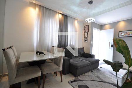Sala de casa de condomínio para alugar com 2 quartos, 72m² em Vila Nilo, São Paulo