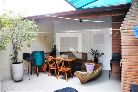 Casa à venda com 229m², 3 quartos e 5 vagas Casa à venda com 229m², 3 quartos e 5 vagasÁrea Churrasqueira